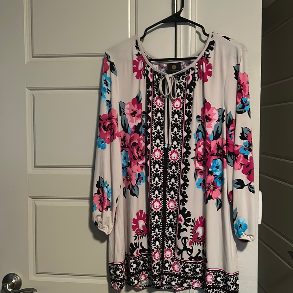 Macy’s Pretty Mosaics Brand New Blouse XXL